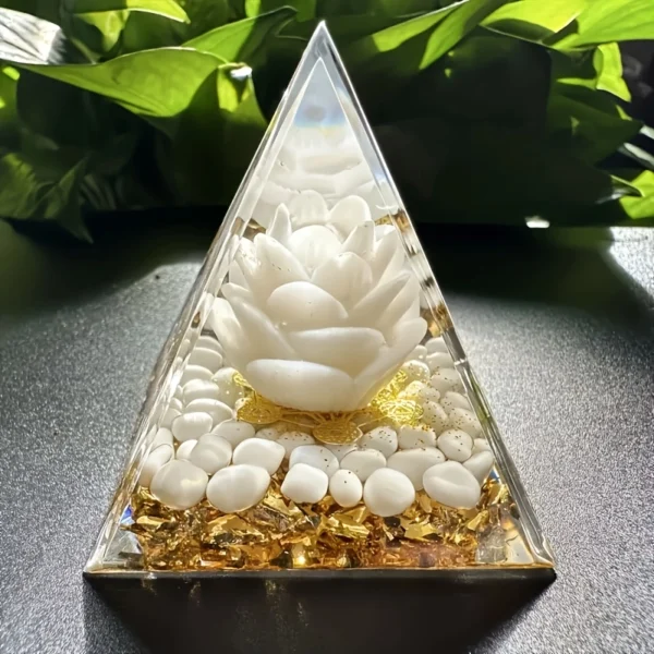 Pyramide Orgonite en quartz blanc