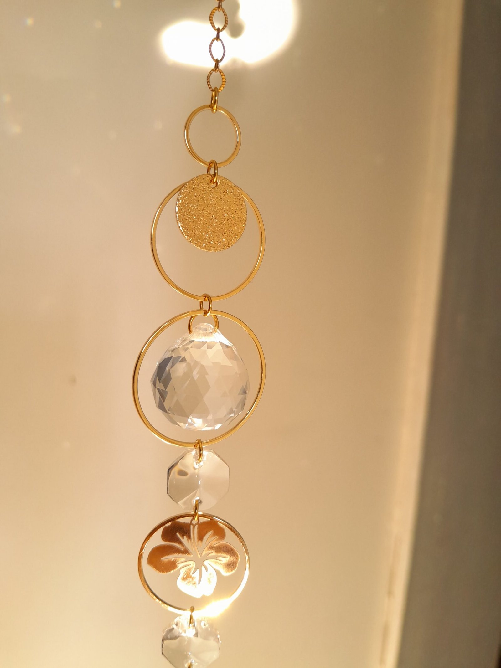 suncatcher en cristal et fleur dorée
